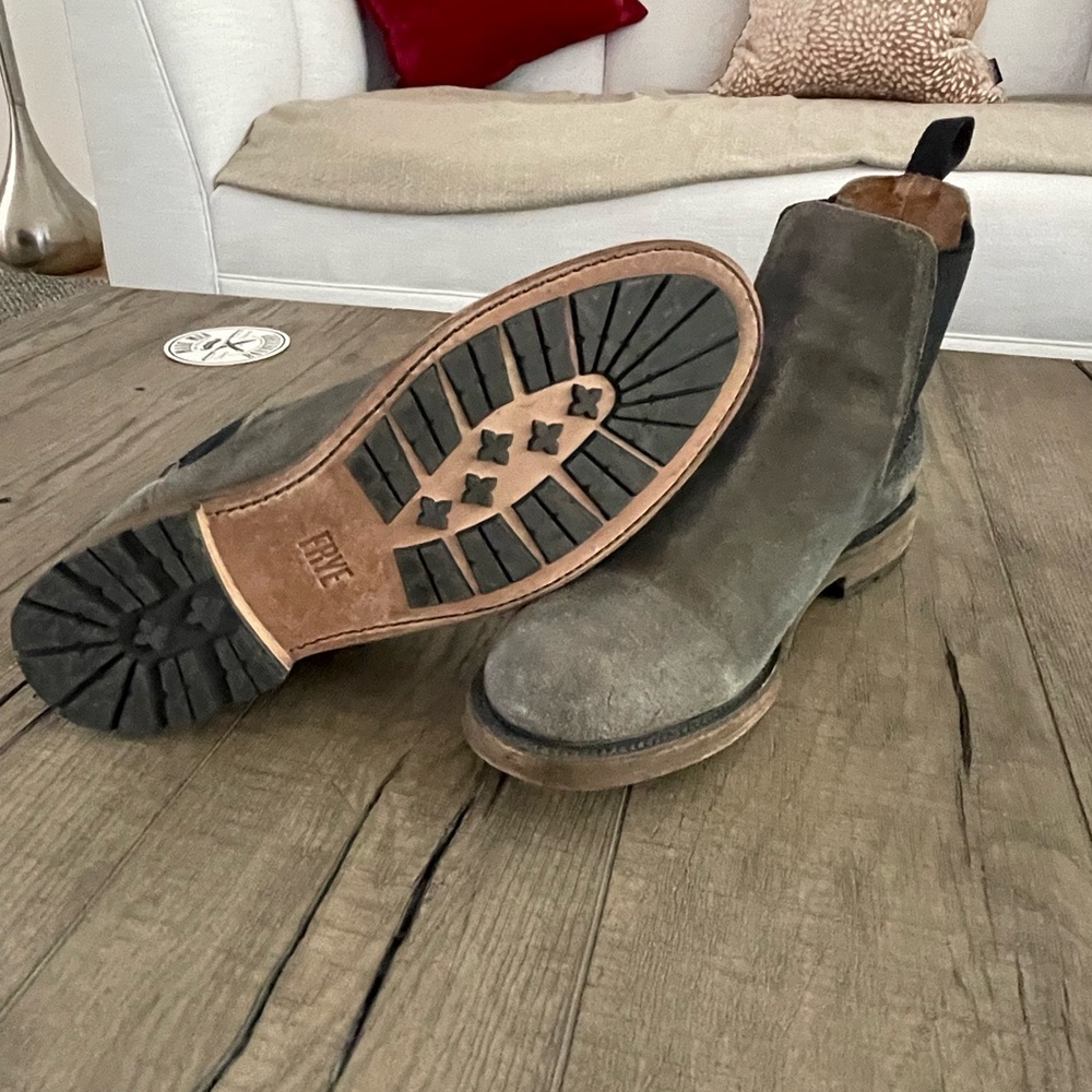 NEW Frye Chelsea Boots, Sz 9